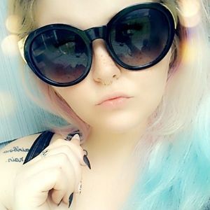 Meet your Posher, Elizabeth